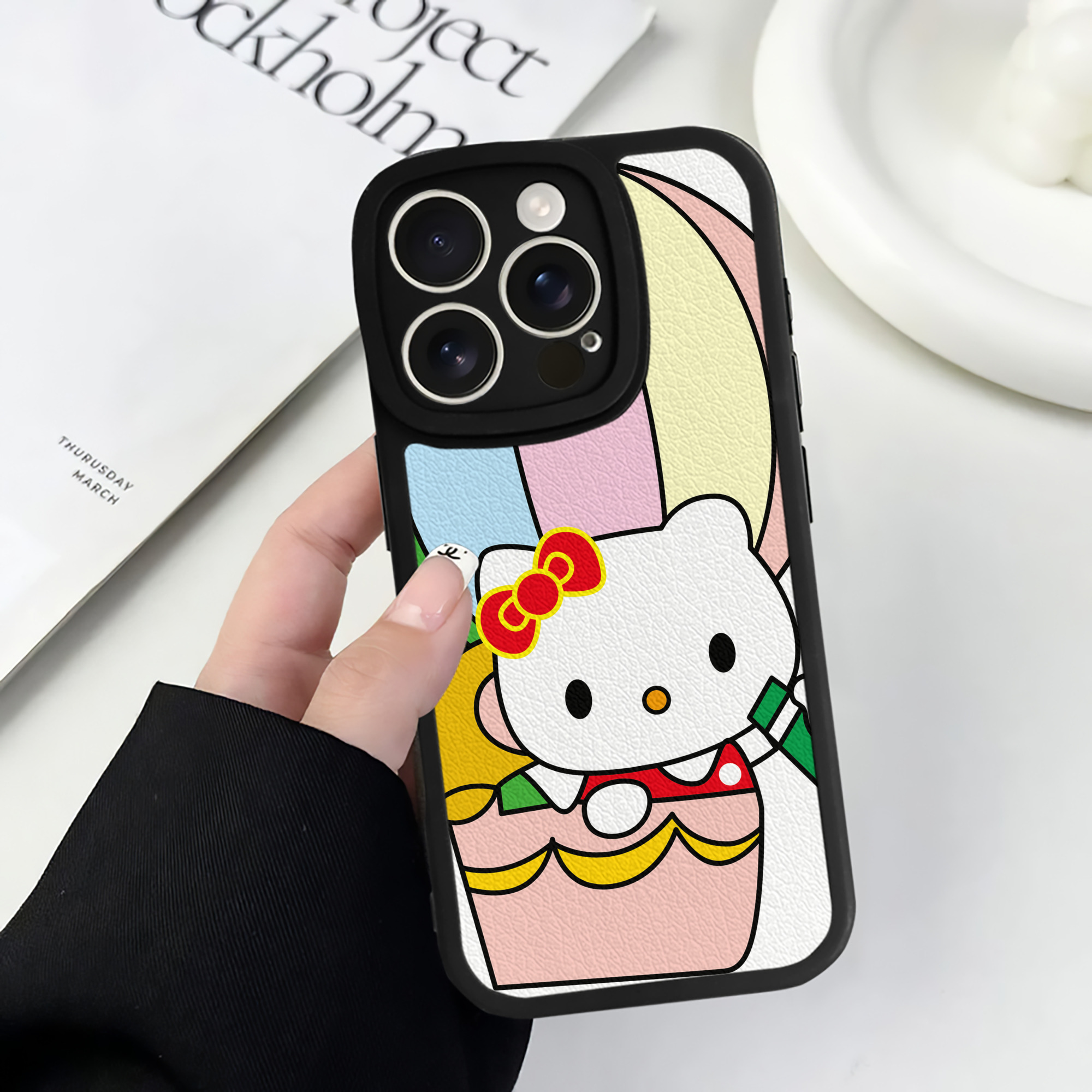 （画像用） Hello Kitty ハローキティ 【iPhone 16シリーズ対応】シリコンスマホケース（レザー調） 材質：シリコン